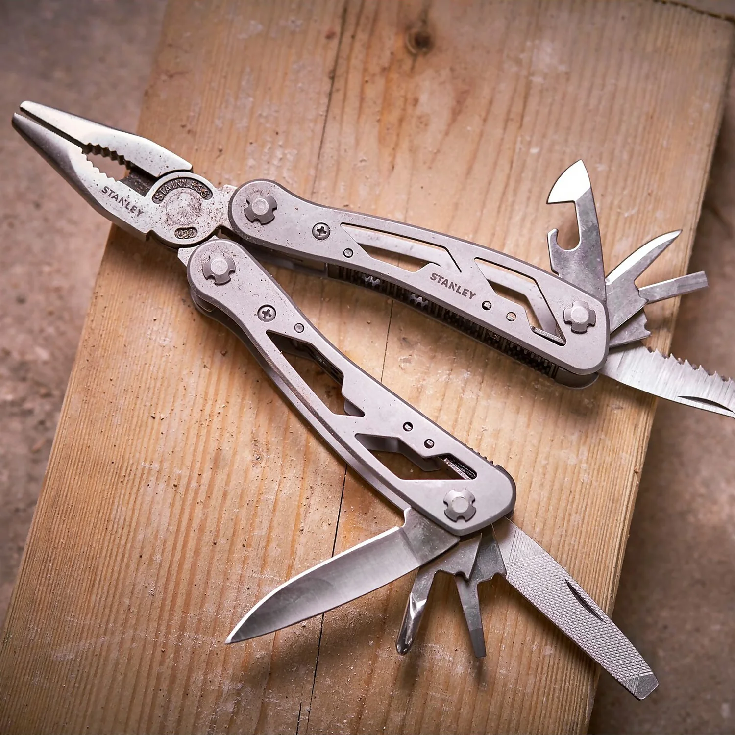 STANLEY 12 In 1 Multi-Tool (0-84-519) 3 STANLEY 12 In 1 Multi-Tool (0-84-519) - Image 2