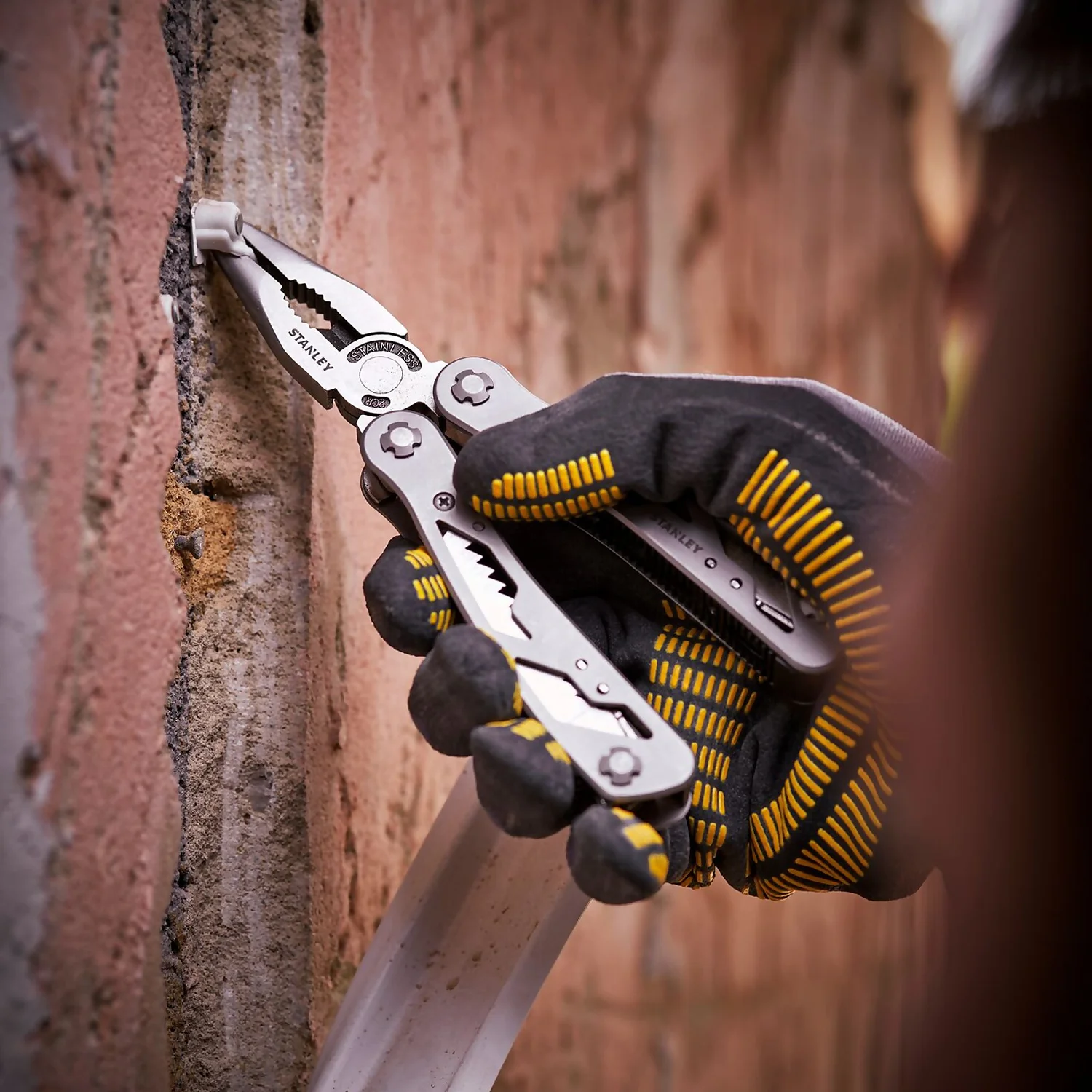 STANLEY 12 In 1 Multi-Tool (0-84-519) 6 STANLEY 12 In 1 Multi-Tool (0-84-519) - Image 5