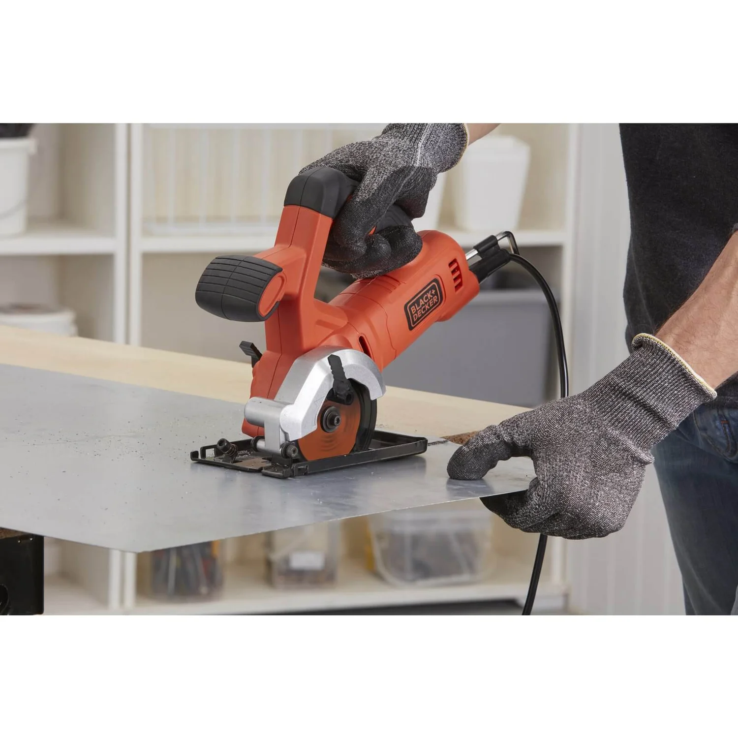 Black & Decker BLACK+DECKER Mini 400W Corded Circular Saw With Blades And Kit Box (BES510K-GB) 6 Black & Decker BLACK+DECKER Mini 400W Corded Circular Saw With Blades And Kit Box (BES510K-GB) - Image 4
