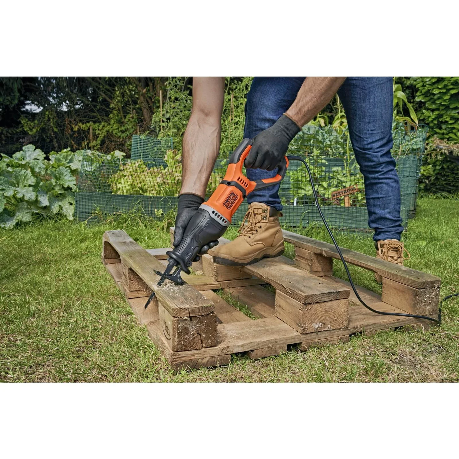 Black & Decker BLACK+DECKER 750W Corded Reciprocating Saw With Branch Holder And Blades (BES301-GB) 7 Black & Decker BLACK+DECKER 750W Corded Reciprocating Saw With Branch Holder And Blades (BES301-GB) - Image 5