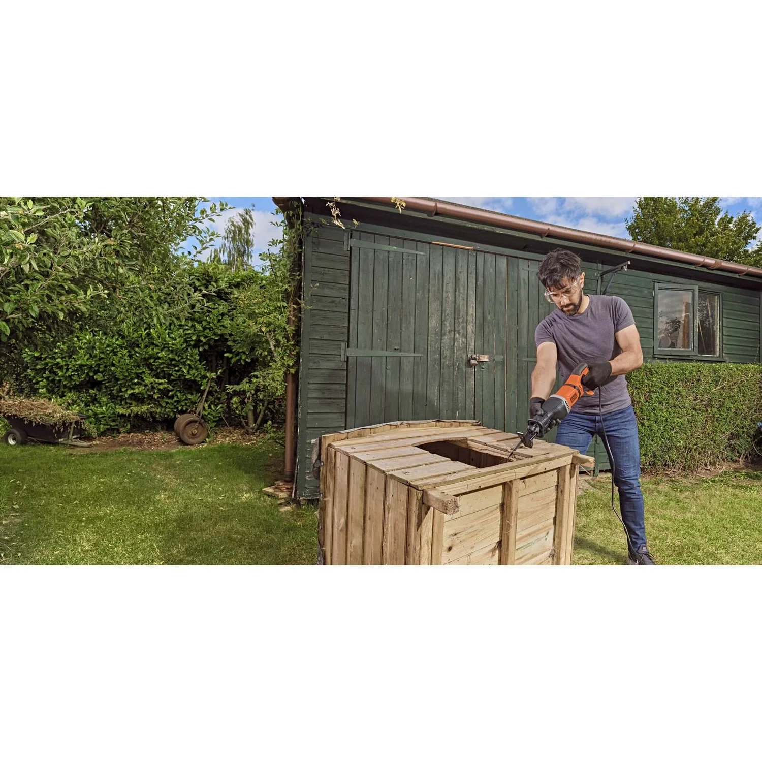 Black & Decker BLACK+DECKER 750W Corded Reciprocating Saw With Branch Holder And Blades (BES301-GB) 8 Black & Decker BLACK+DECKER 750W Corded Reciprocating Saw With Branch Holder And Blades (BES301-GB) - Image 6