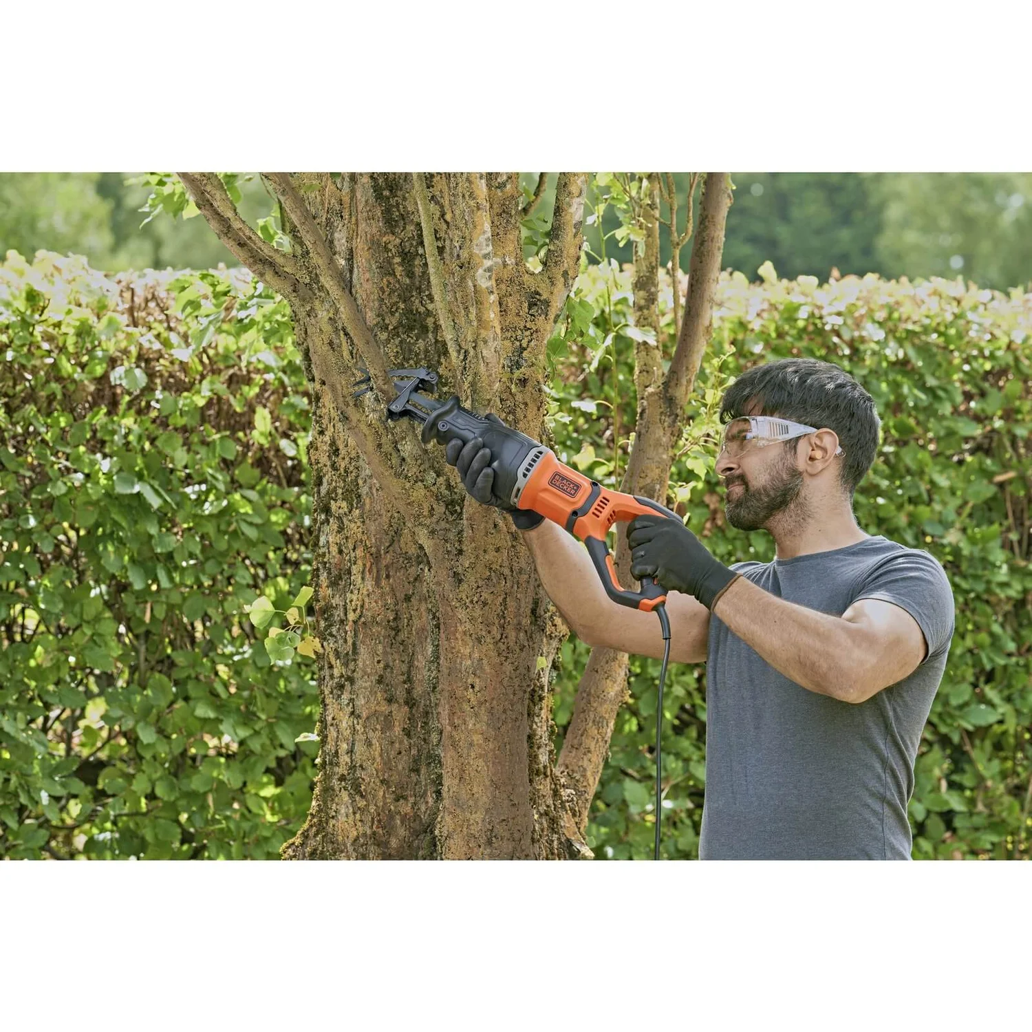 Black & Decker BLACK+DECKER 750W Corded Reciprocating Saw With Branch Holder And Blades (BES301-GB) 6 Black & Decker BLACK+DECKER 750W Corded Reciprocating Saw With Branch Holder And Blades (BES301-GB) - Image 4