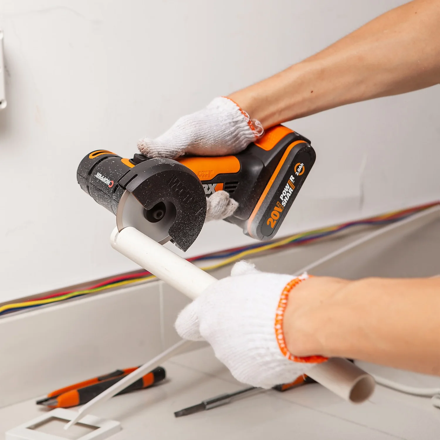 Worx WX801 20v 2.0Ah Chopper Cordless Mini Angle Grinder 4 Worx WX801 20v 2.0Ah Chopper Cordless Mini Angle Grinder - Image 2